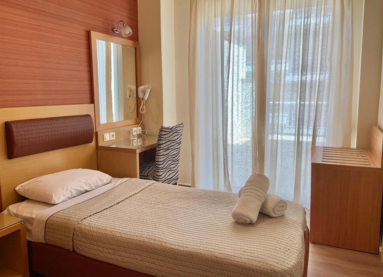 Hotel Flisvos カラマタ 部屋 写真