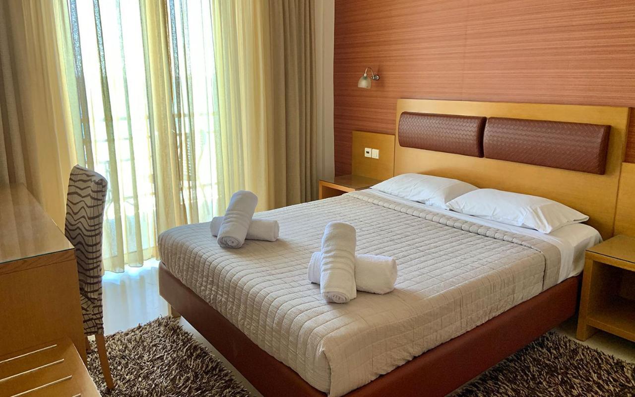 Hotel Flisvos カラマタ エクステリア 写真