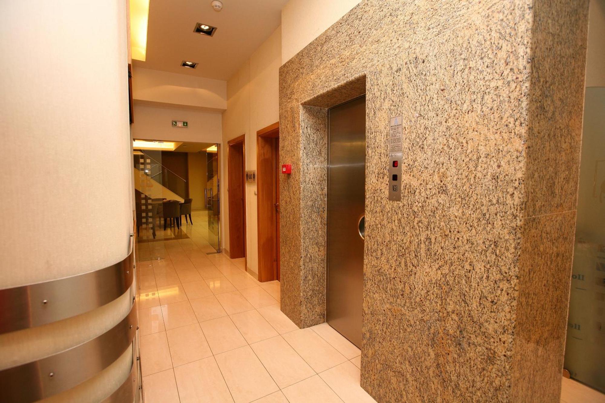 Hotel Flisvos カラマタ エクステリア 写真