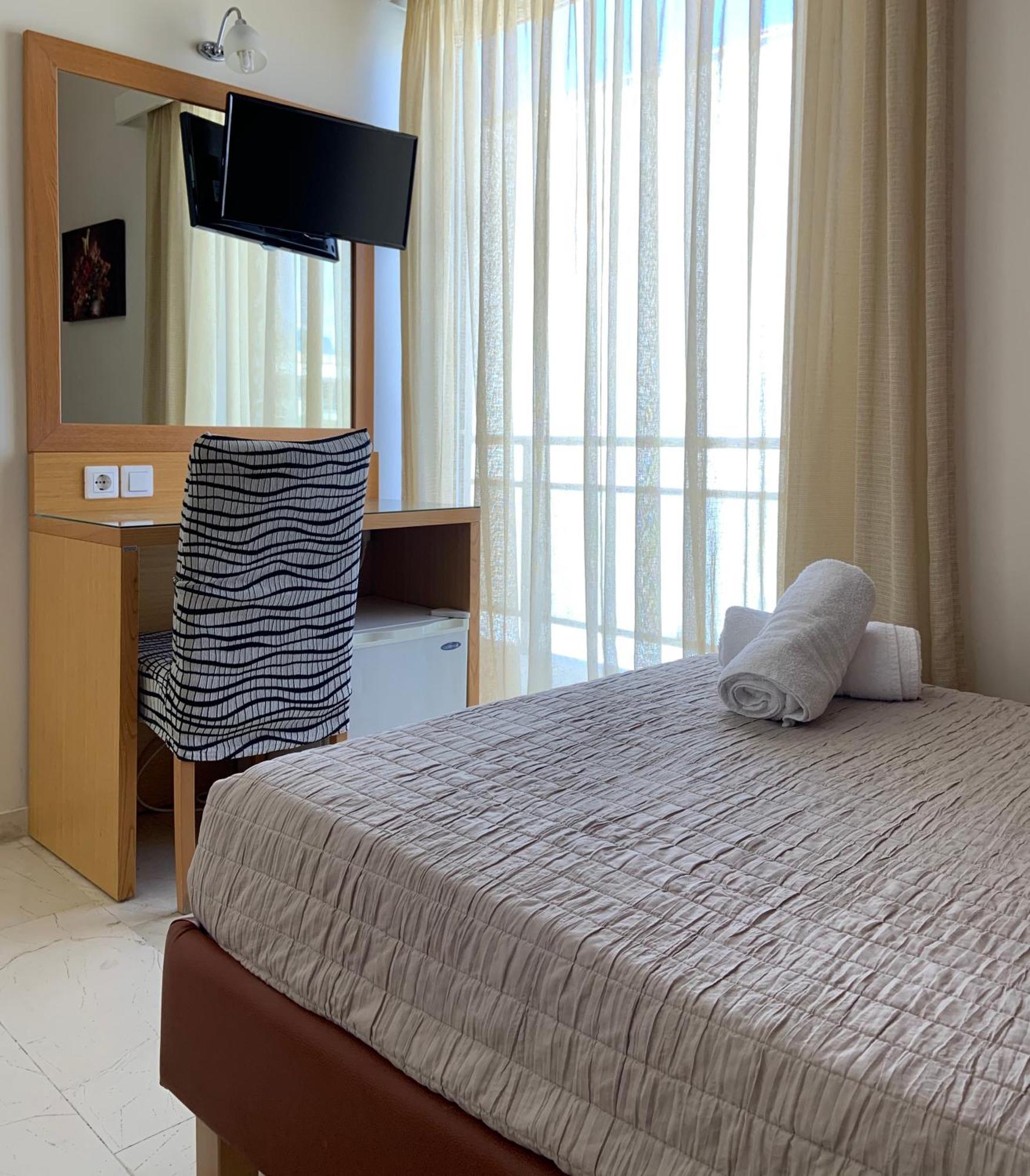 Hotel Flisvos カラマタ 部屋 写真