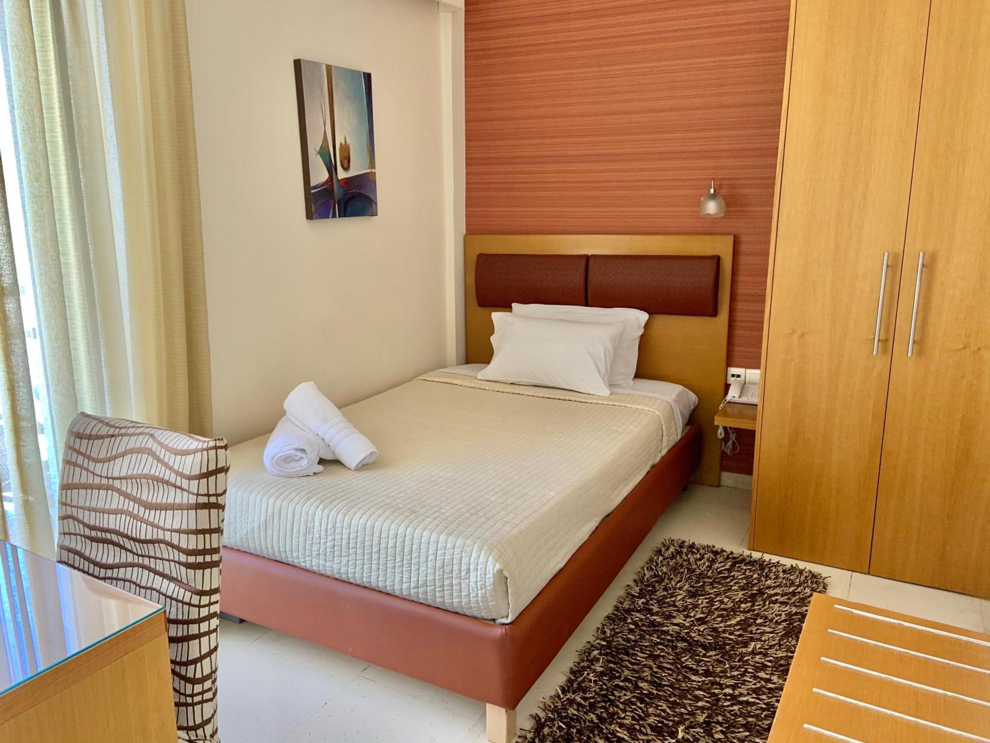 Hotel Flisvos カラマタ 部屋 写真