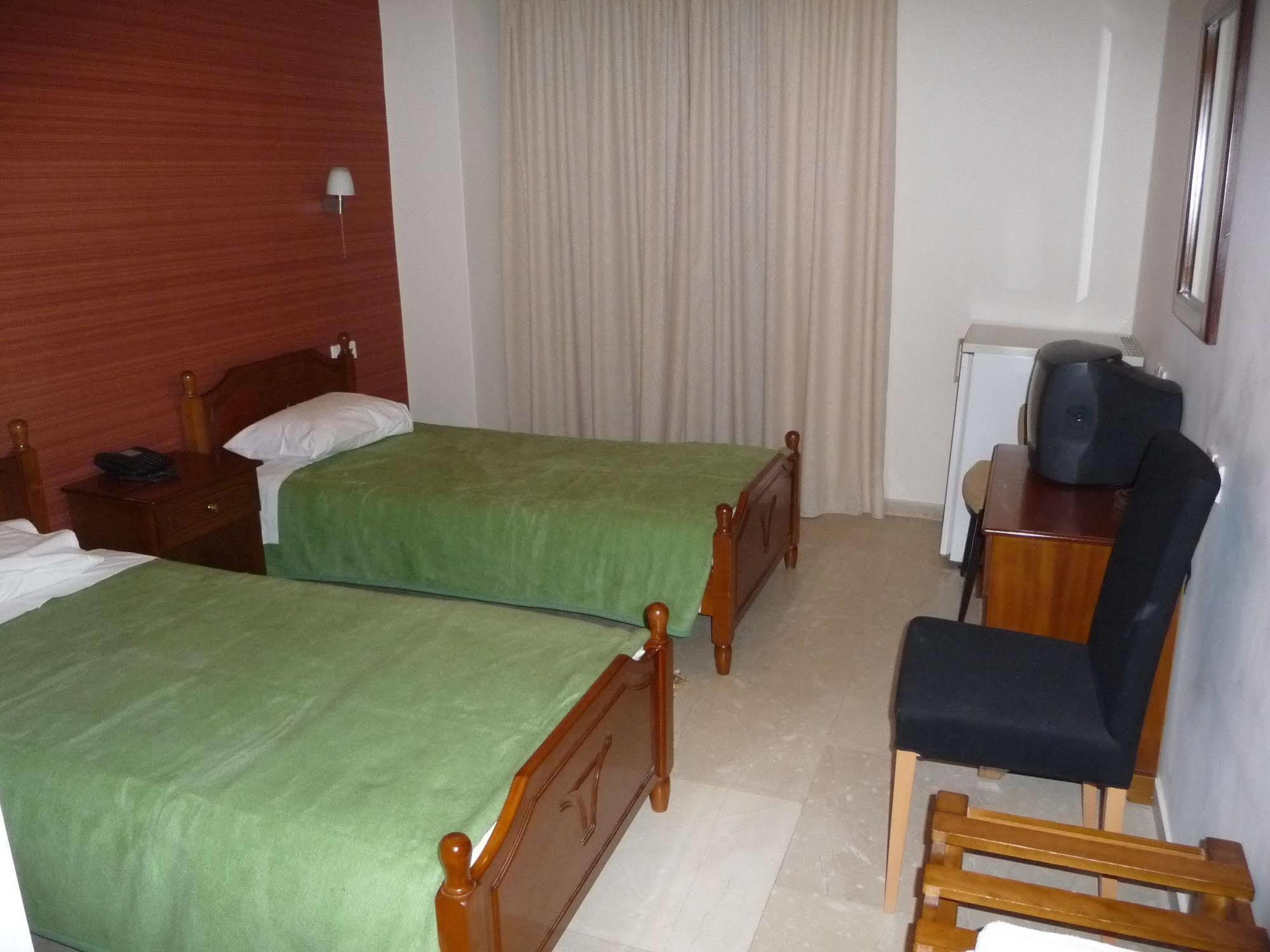 Hotel Flisvos カラマタ エクステリア 写真